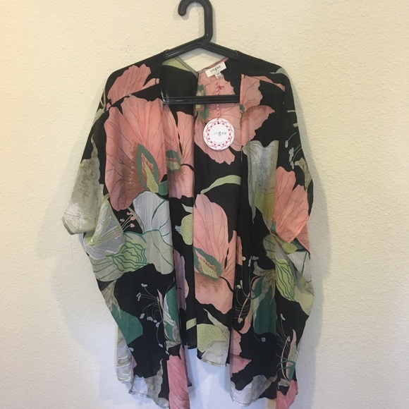 Umgee Sweaters - NWT Umgee floral kimono Umgee Sweaters - NWT Umgee floral kimono